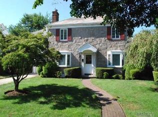 69 Kenwood Rd, Garden City, NY 11530