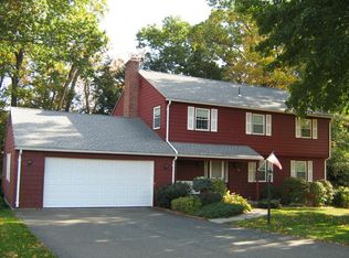 126 Squassick Rd, West Springfield, MA 01089