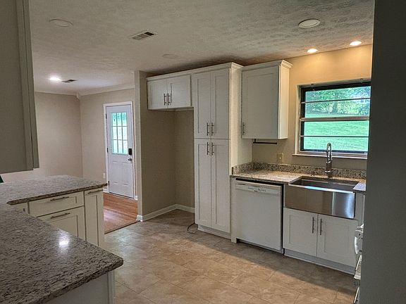 5th image of 612 Hardwicke Dr