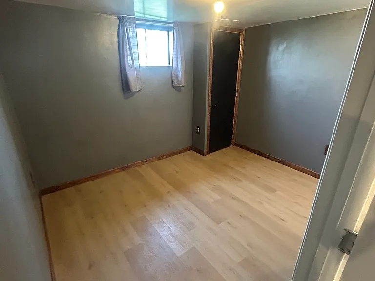 695 Howard St — Photo 13