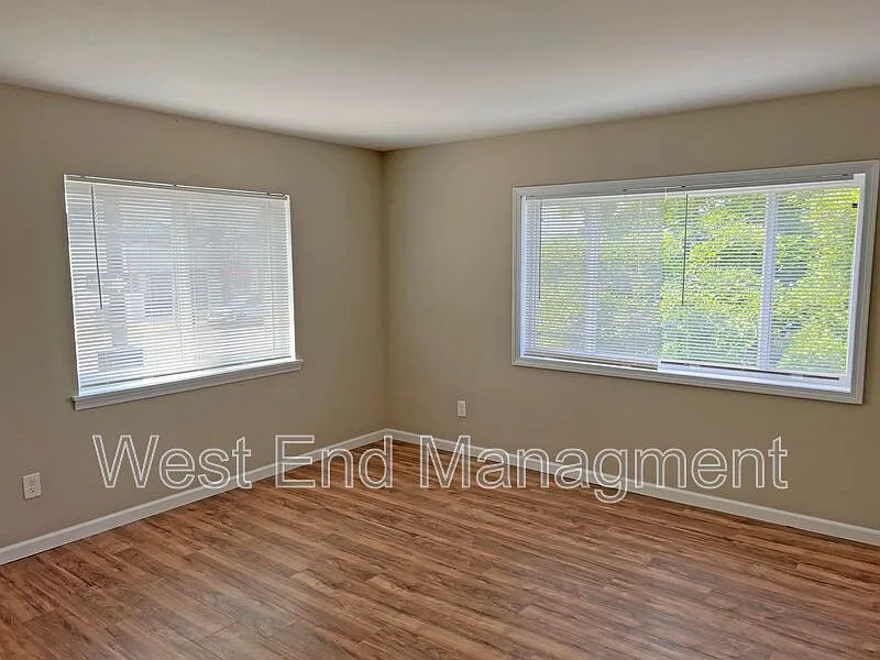 1 bed, 1.0 bath, $895 — Photo 3