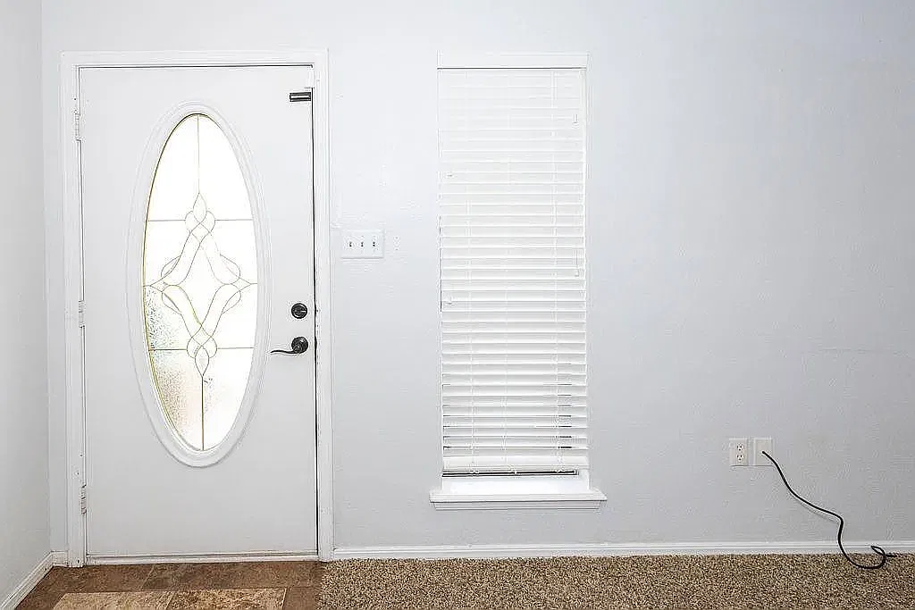 3 bed, 1100 sqft, $1,650 — Photo 2