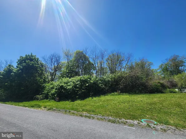 Dickeys Dr, Chambersburg, PA 17202