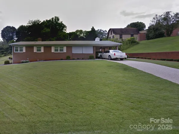 202 Woodward Ave, Morganton, NC 28655