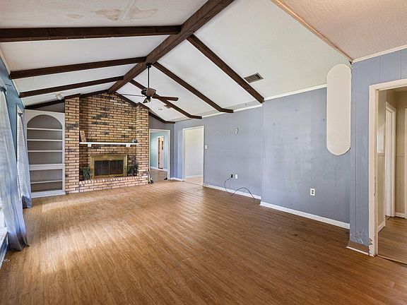3rd image of 404 Cox Ave