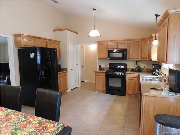 4th image of 8210 Southdowns Dr