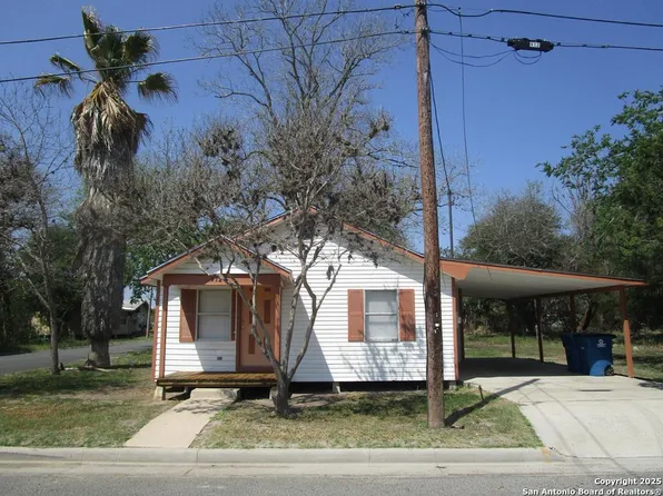 912 Diaz, Beeville 78102