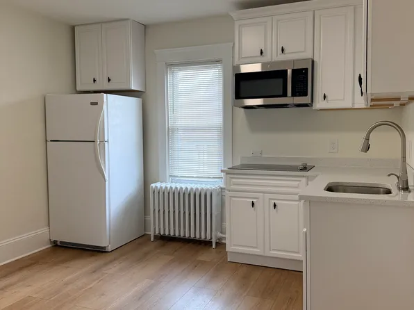 90 Spruce St APT 2f, North Attleboro, MA 02760