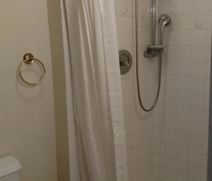 1132 Rosser Ave — Photo 7