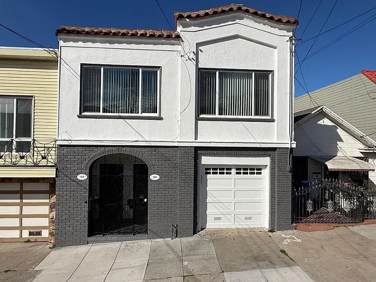 1052 Jamestown Ave — Photo 2