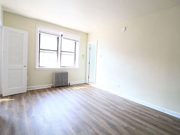 4th image of 1934 Waverly St APT E208