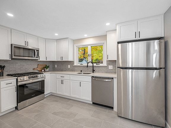 4th image of 43 Cogswell St #43