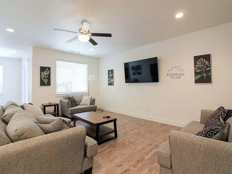 916 Duke Ln — Photo 6