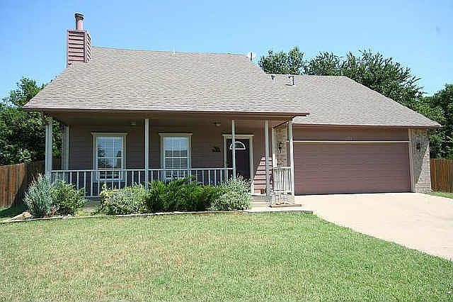 1st image of 2704 Parkwood Ct