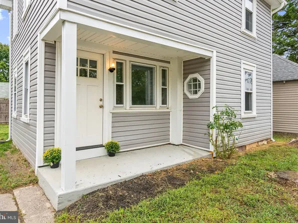 204 Front St, Essington, PA 19029