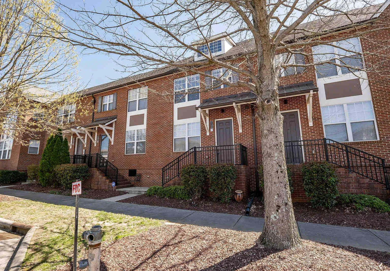 2 bed, 2.5 bath, 1386 sqft, $1,550 — Photo 1