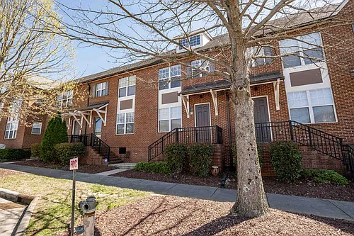121 Irving Ave #J Photo 1