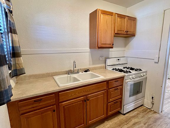 2nd image of 900 N Park St APT 3