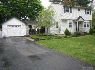 77 Fulton St, Brentwood, NY 11717