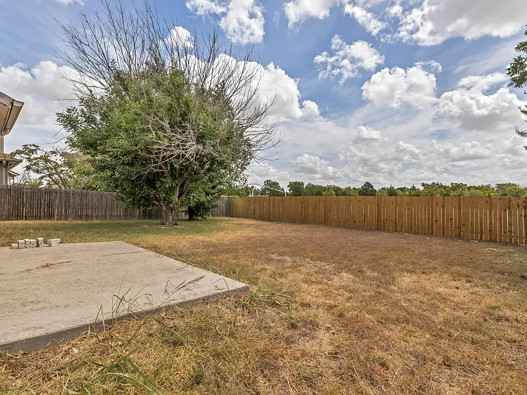 216 Meadowside Dr — Photo 37