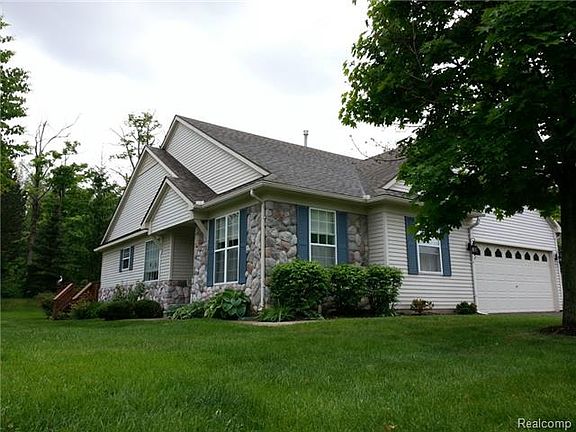 3rd image of 2542 Pine Dr #1