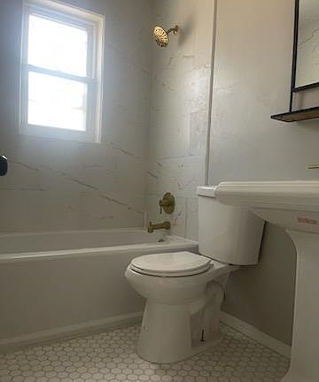 4th image of 1060 E Linden Ave #2F