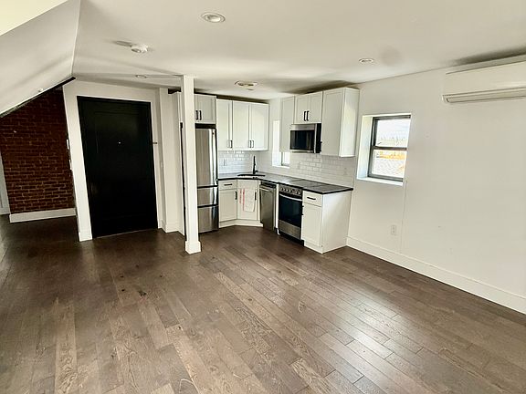 3rd image of 134 Beach 122 St #5