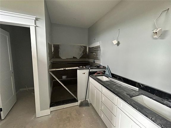 5th image of 2349 NE Colonnade Ave