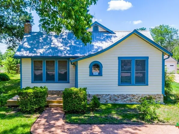 209 Lockhart St, Martindale, TX 78655