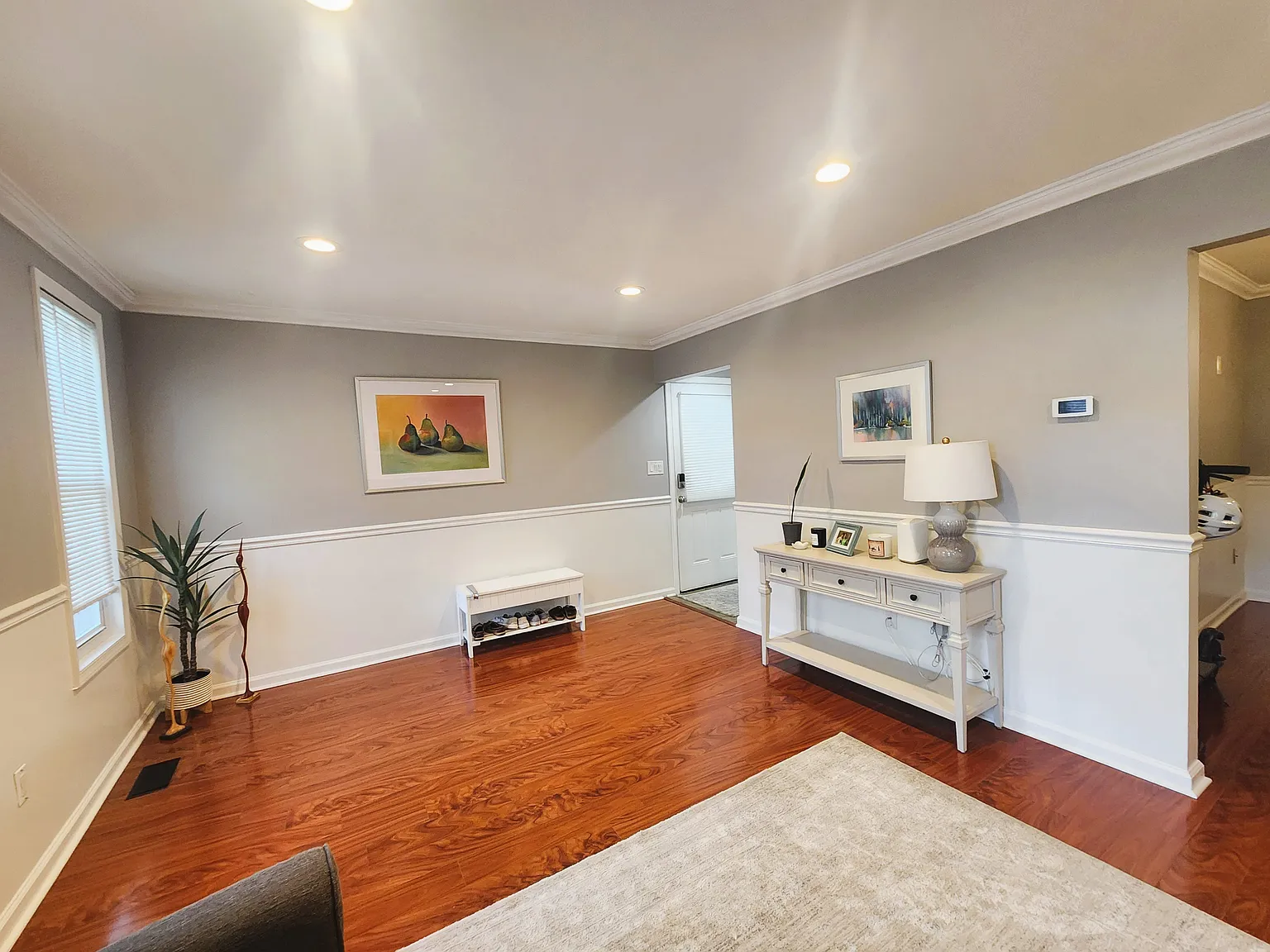 Immaculate 3 BR TH for Rent! — Photo 3