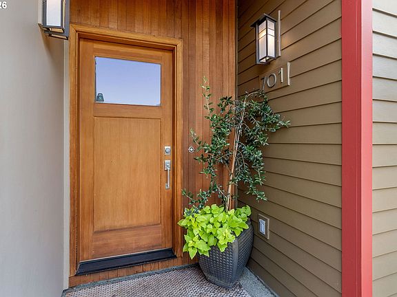 4th image of 701 Creek View Ln