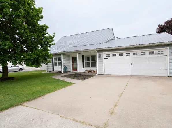 102 Highland Park Dr, Albion, IN 46701