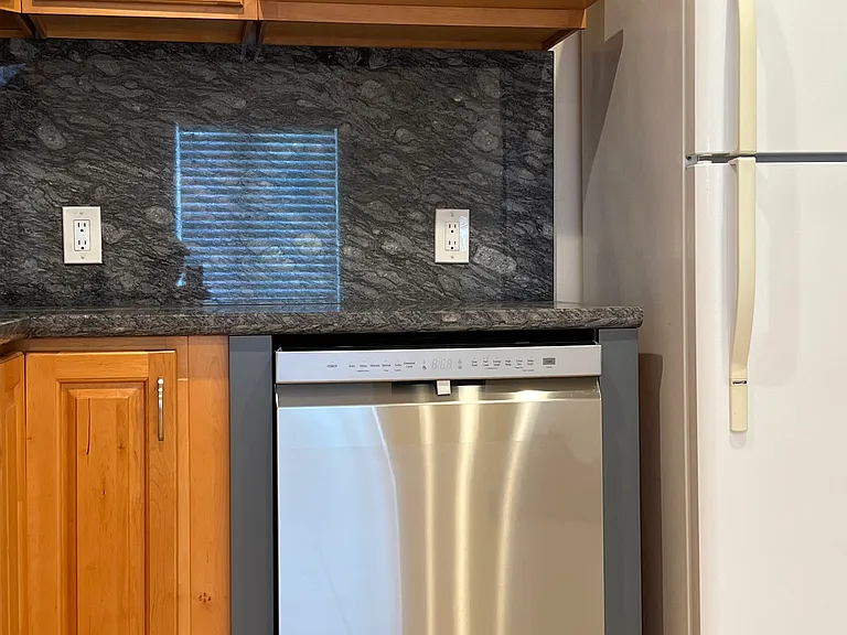 482 Walnut St #484 — Photo 3