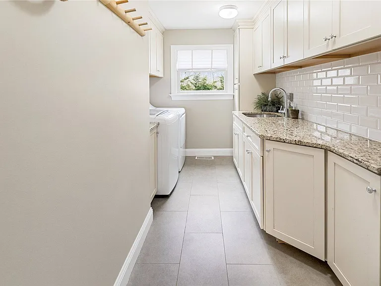 29 Missapoque Ave — Photo 19