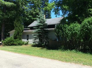 91 W Park St, Pentwater, MI 49449