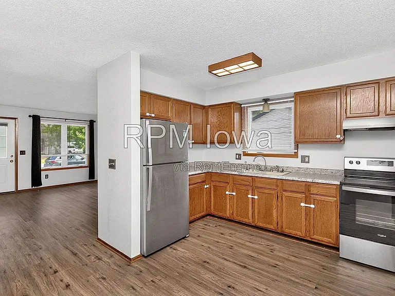1614 NW Applewood St — Photo 10