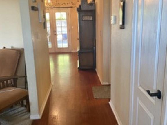 Entry looking thru to Dining Room w/ French Doors to Patio!
