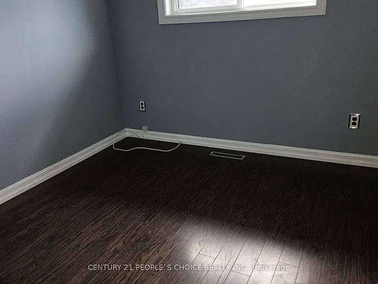 98 Lynbrook Dr — Photo 7