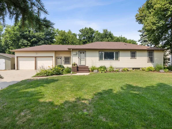 1602 Sheyenne St, West Fargo, ND 58078