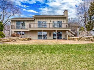 2151 Sunrise Dr, Appleton, WI 54914