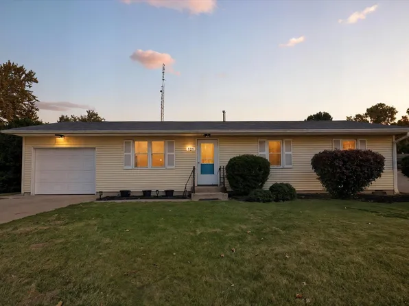 121 W Lake Trl, Lakeville, IN 46536