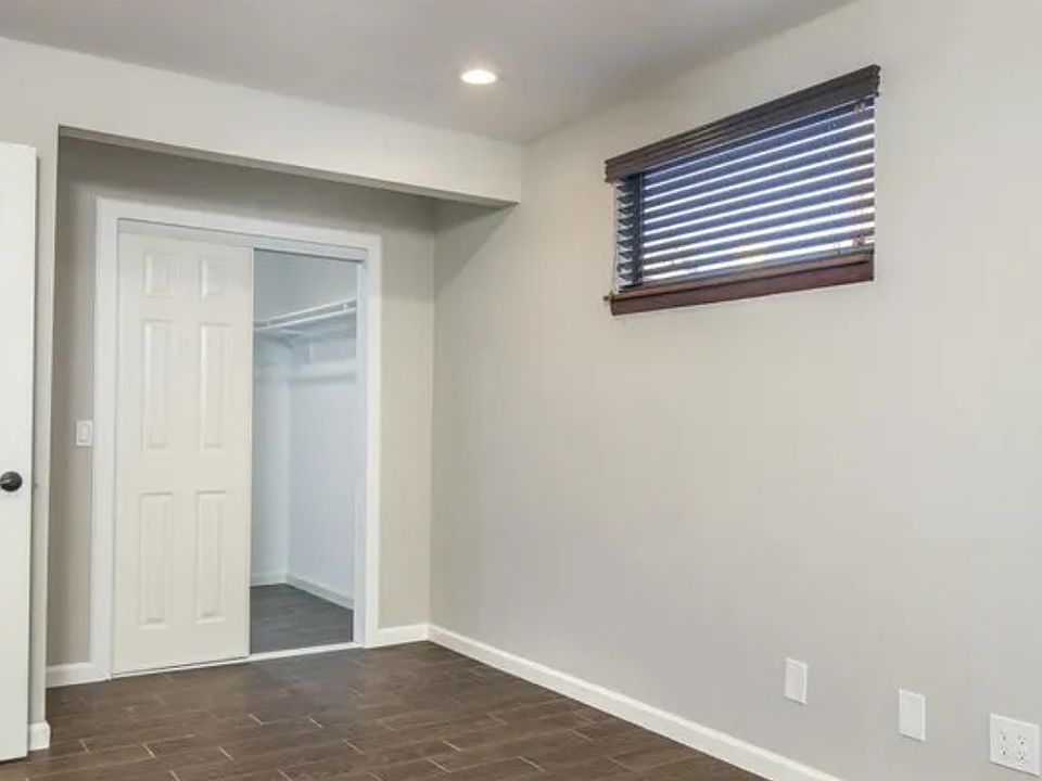 1st image of 502 E Woodland Dr