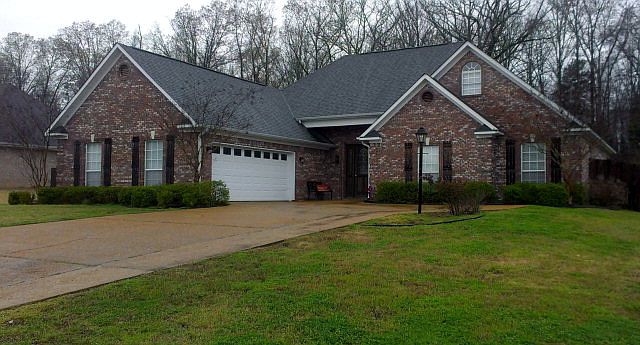 1st image of 926 Bonnie Blue Dr
