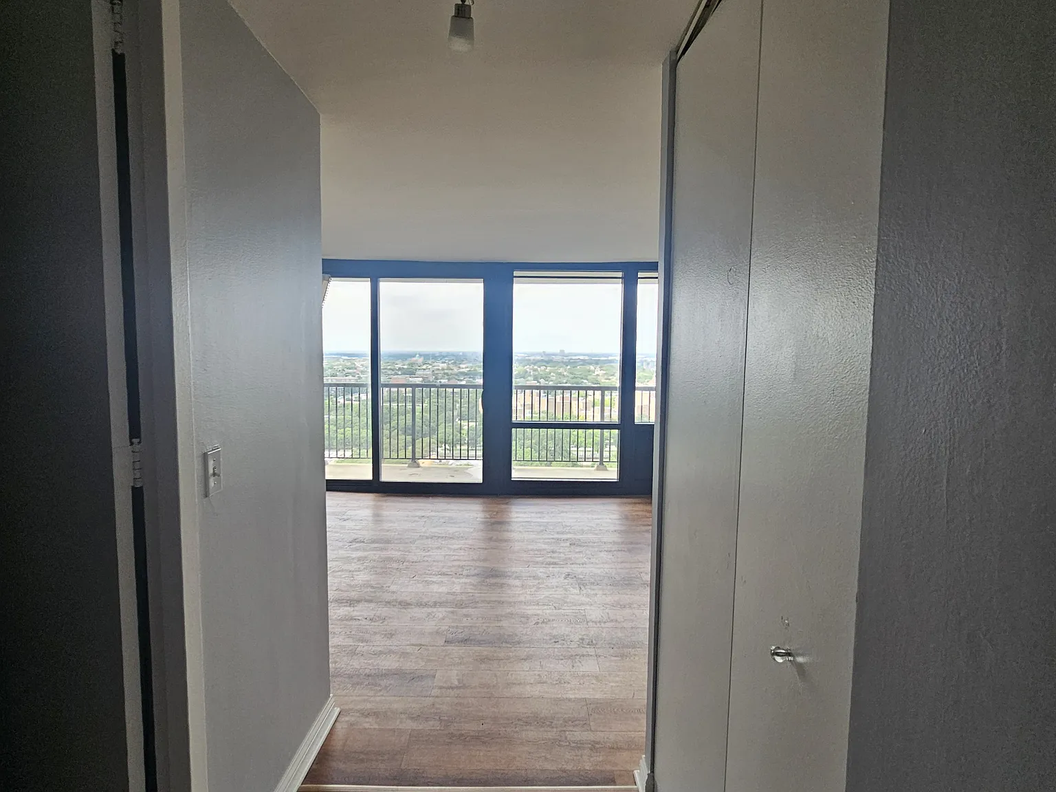 Studio, $1,200 — Photo 2