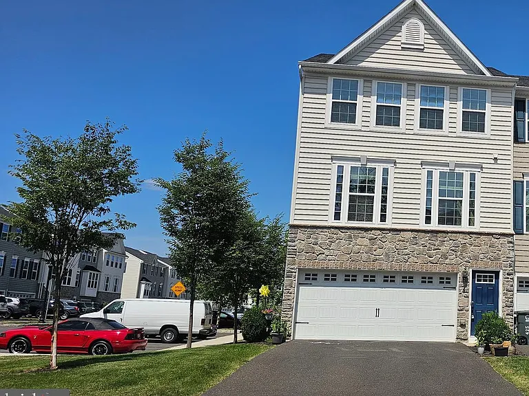 423 Arbor Blvd — Photo 2