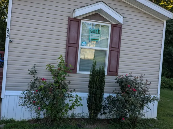 255 Greenview Cir, Fayetteville, GA 30214