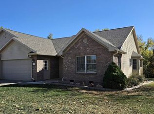709 Spring View Cir, Beatrice, NE 68310
