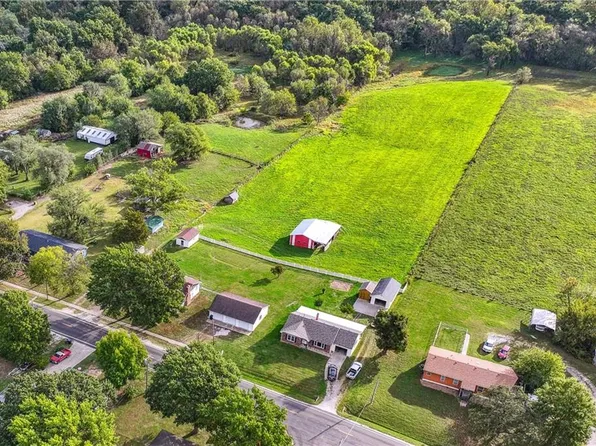915 S Locust St, Sweet Springs, MO 65351