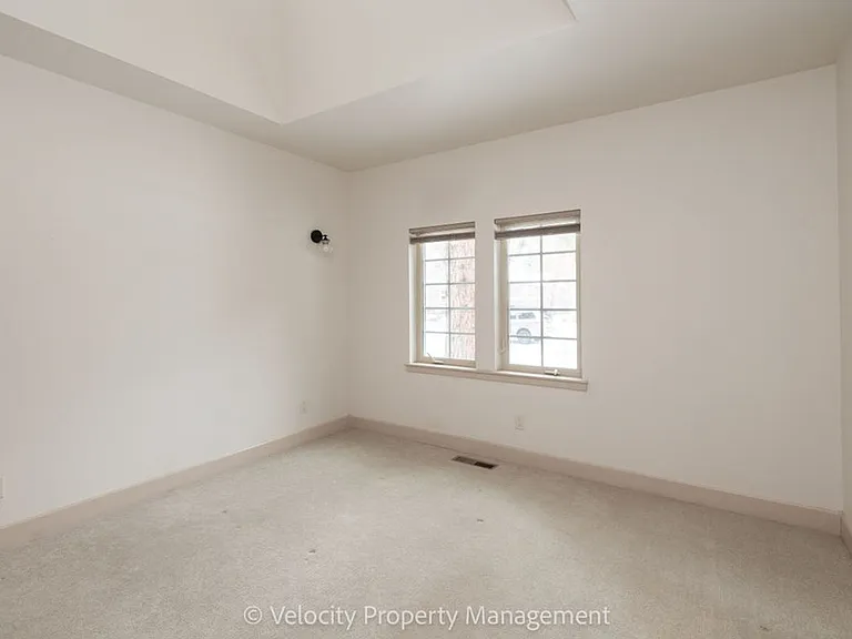 2469 NW Sacagawea Ln — Photo 9