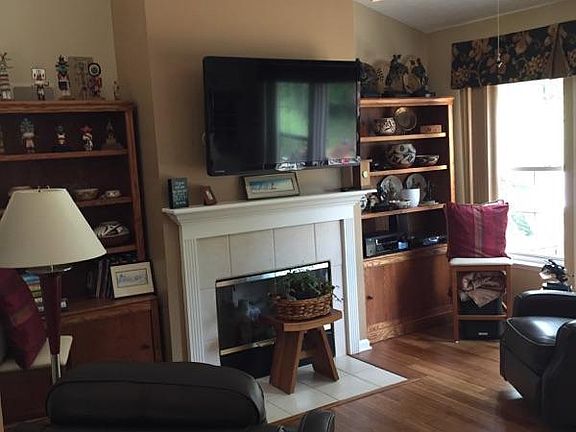 2nd image of 8955 Ashwood Ct